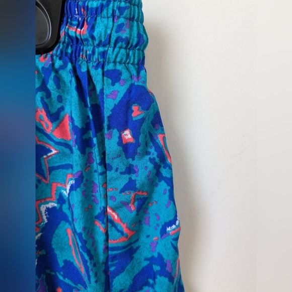Vintage 90s Reebok Shorts – Vibrant Star Print size M - Picture 4 of 6